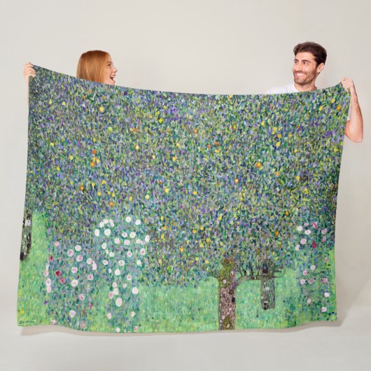 Rozenstruiken onder de bomen, Gustav Klimt Fleece Deken (In situ)