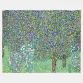 Rozenstruiken onder de bomen, Gustav Klimt Fleece Deken (Voorkant (Horizontaal))