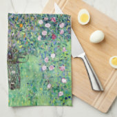 Rozenstruiken onder de bomen, Gustav Klimt Theedoek (Quarter Fold)