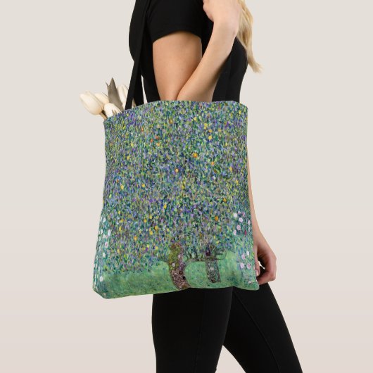 Rozenstruiken onder de bomen, Gustav Klimt Tote Bag (Dichtbij)