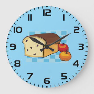 Rozijnenbrood en rode appels grote klok