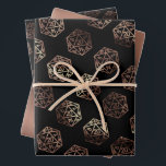 RPG Dice | Copper Fantasy Retro Tabletop PnP Gamer Inpakpapier Vel<br><div class="desc">"Het begint veel op Kerstmis te lijken!" Dat betekent dat het GAME ON! met GEEK CHIC GAMER XMAS THEMA! Nieuwigheid RPG-ontwerp perfect voor elke old school tafelblad pen / potlood en papier (PnP) fantasie rolspeler met een 20-zijdige dnd polyhedrale dobbelstenen met een natuurlijke 20 crit rol voor de rollenspel magische...</div>