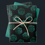 RPG Dice | Emerald Fantasy tafelblad Retro Gamer Inpakpapier Vel<br><div class="desc">GEEK CHIC GAMER! Nieuwigheden RPG-inpakpapier zijn ook ideaal voor efemere doe-het-zelfprojecten voor meubels of doe-het-zelf-projecten voor thuisdecoratie. Het is GAME ON! dus kies je wapen en rol initiatief! Perfect voor elke old school tafelblad pen / potlood en papier (PnP) fantasie rolspeler, het ontwerp beschikt over een naadloos patroon van 20-zijdige...</div>