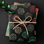 RPG Dice | XMAS Fantasy Retro Tafelblad PnP Gamer Inpakpapier Vel<br><div class="desc">"Het begint veel op Kerstmis te lijken!" Dat betekent dat het GAME ON! met GEEK CHIC GAMER XMAS THEMA! Nieuwigheid RPG-ontwerp perfect voor elke old school tafelblad pen / potlood en papier (PnP) fantasie rolspeler met een 20-zijdige dnd polyhedrale dobbelstenen met een natuurlijke 20 crit rol voor de rollenspel magische...</div>
