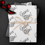 RPG Game On | Fantasy Tabletop Retro Gamer Dice Inpakpapier Vel<br><div class="desc">GAME ON! dus kies je wapen en rol initiatief... Nieuwigheid RPG geek chique gamer inpakpapier zijn ook ideaal voor efemere doe-het-zelf meubelontkoppeling, of doe-het-zelf projecten voor thuisdecoratie. Perfect voor elke old school tafelblad pen / potlood en papier (PnP) fantasie rolspeler met een 20-zijdige dnd polyhedrale dobbelstenen met een natuurlijke 20...</div>