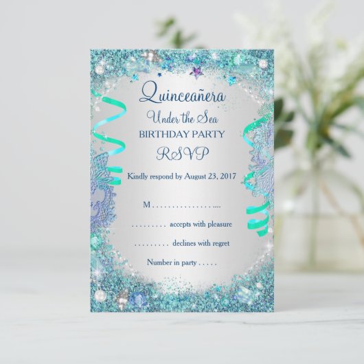 RSVP blauw onder het Zee Quinceanera 15e verjaarda (Staand voorkant)