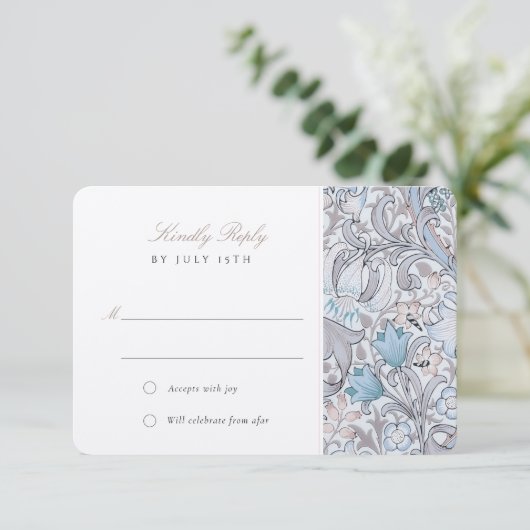 RSVP Classic Gouden Lelie Pastel Bruiloft Antwoord Kaart (Staand voorkant)