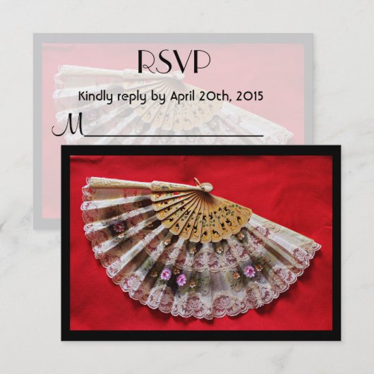 RSVP Hand Held Fan op een rode achtergrond (Voorkant / Achterkant)