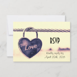 RSVP hartvormige liefdeshangslot bevestigd aan een Kaartje