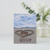 RSVP Heart in Sand at Beach Uitnodiging Briefkaart (Staand voorkant)