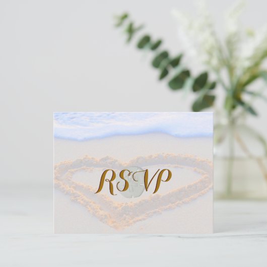 RSVP Heart in Sand at Beach Uitnodiging Briefkaart (Staand voorkant)