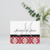 RSVP-kaart Rood Damask Monogram & Names RSVP Kaartje (Staand voorkant)