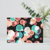 RSVP Multicolored Bubbles op een zwarte achtergron (Staand voorkant)