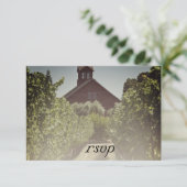 RSVP-respons Kaart bij wijnbouw- en rode Barn Wedd (Staand voorkant)
