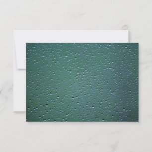 RSVP-waterdruppels op een groene achtergrond RSVP Kaartje