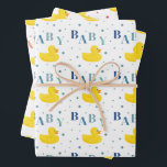 Rubber Duck Baby shower Gift Inpakpapier Vel<br><div class="desc">Een stijlvol genderneutraal baby cadeaupapier. Een vleugje  en modern met de herkenbare kinderbad speelgoed. Drie vellen; blauwe,  roze/rode kleurstellingen plus effen gele eenden</div>