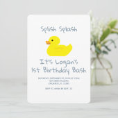 Rubber Duck Stripe First Birthday Party Invitation Kaart (Staand voorkant)