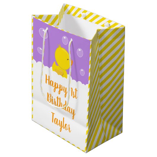 Rubber Ducky Yellow en Paars Happy Birthday Medium Cadeauzakje (Voorkant Gekanteld)