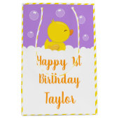 Rubber Ducky Yellow en Paars Happy Birthday Medium Cadeauzakje (Voorkant)
