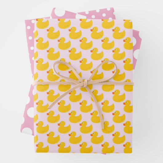 Rubberen eenden die patronen matchen inpakpapier vel (In situ)