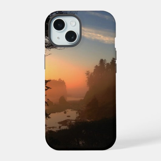 Ruby Beach Through Trees iPhone 15 Case (Achterkant)