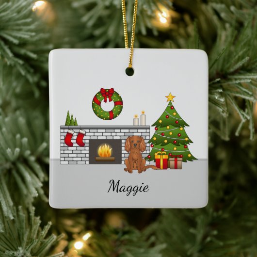 Ruby Cavalier-hond in een kerstkamer & naam Keramisch Ornament (Boom)