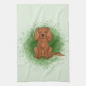 Ruby Cavalier King Charles Spaniel Dog over Groen Theedoek (Verticaal)