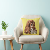Ruby Cavalier Spaniel en haar Blenheim-puppy Kussen (Stoel)