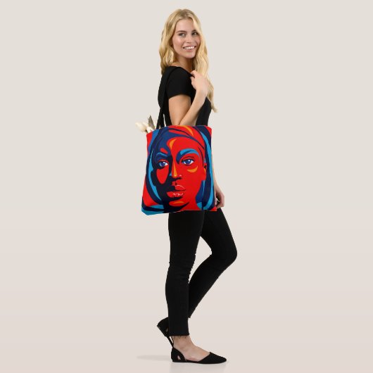 Ruby in ravishing rood tote bag (Op model)