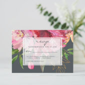 Ruby Pink Peony Floral Wedding RSVP Kaartje (Staand voorkant)