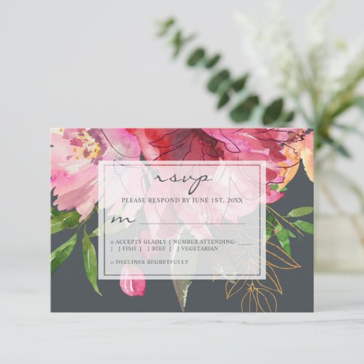 Ruby Pink Peony Floral Wedding RSVP Kaartje (Staand voorkant)