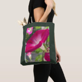 Ruby Red Morning Glory Tote Bag (Dichtbij)