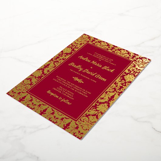 Ruby Red Real Gold Foil Damask Wedding Folie Uitnodiging (Gedraaid)