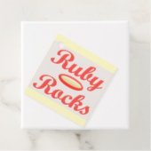 RUBY ROCKS ROOD EN CRÈME CADEAU LABEL (In situ)