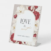 Ruby rood en wit bloemen bruiloft Liefde is zoet Reclamebord Met Voetstuk (Voorkant)