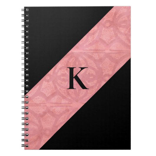 Ruddy Pink Batik en Black Monogramed Notitieboek (Voorkant)