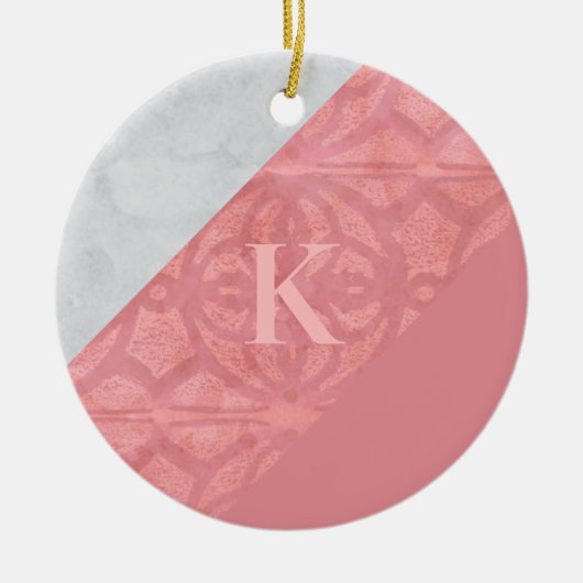 Ruddy Pink Batik en Grey Waterverf Letter Keramisch Ornament (Voorkant)