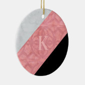 Ruddy Pink Batik en Grey Waterverf Letter Keramisch Ornament (Rechts)