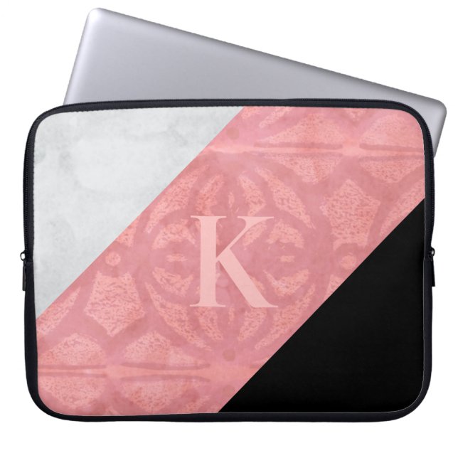 Ruddy Pink Batik en Grey Waterverf Letter Laptop Sleeve (Voorkant)