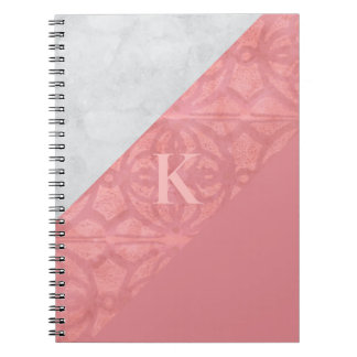 Ruddy Pink Batik en Grey Waterverf Letter Notitieboek