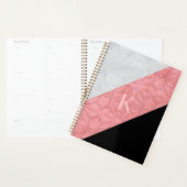 Ruddy Pink Batik en Grey Waterverf Letter Planner (Display)