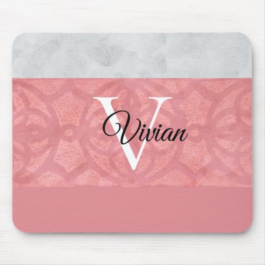 Ruddy Pink Batik en Grijze Waterverf monogrammen Muismat (Voorkant)