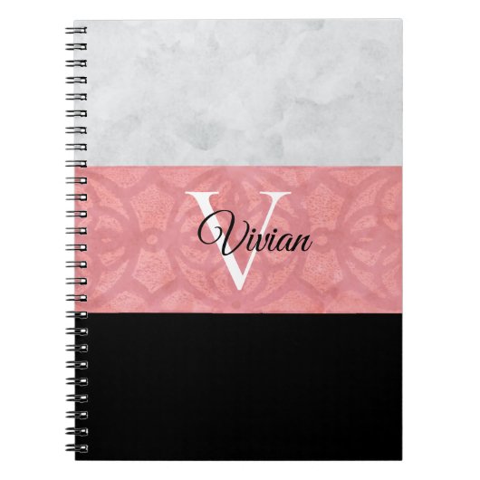 Ruddy Pink Batik en Grijze Waterverf monogrammen Notitieboek (Voorkant)