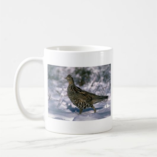 Ruffe kruid in sneeuwige bossen koffiemok (Links)