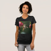 Rufous Hummingbird feed on a Fuchsia T-shirt (Voorkant volledig)