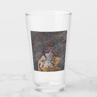 Rug uitzicht van een dame met een bloemetje glas