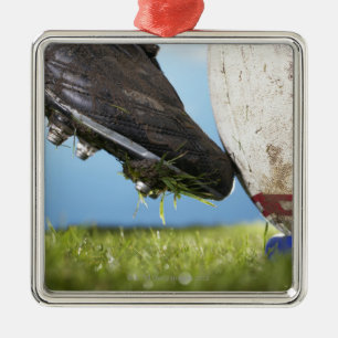 Rugby-speler die t-shirt afschopt, sluit af metalen ornament