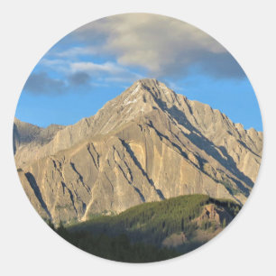 Rugged Mountain & Forest verlicht door ondergaande Ronde Sticker