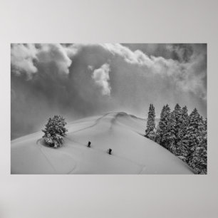 Rugzakskiërs in verse poedersneeuw poster