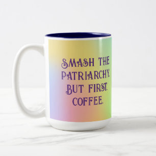 "Ruik de patriarchie. Maar eerst, koffie." Tweekleurige Koffiemok